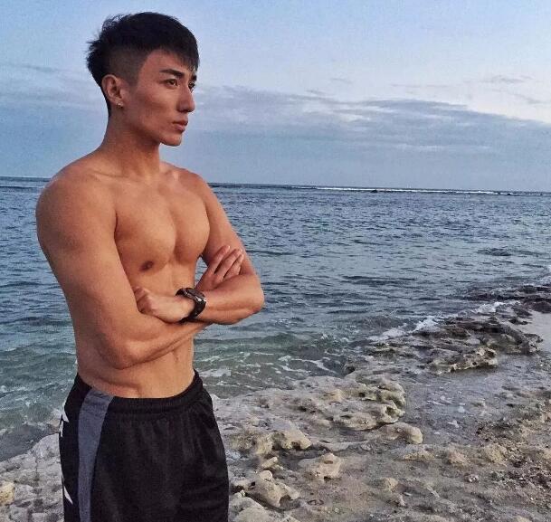 引众金主哄抢的189体育生，确实有点黑 - 51虹马