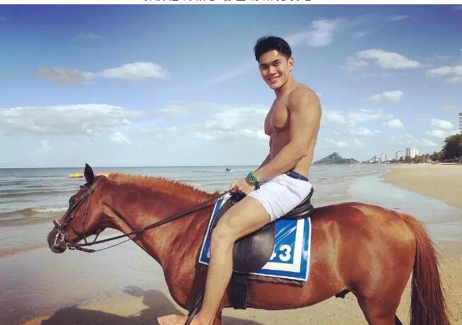 看点∣185.man货健体冠军“沖涼”照被疯传，天菜肌肉小将好“胸”！ - 51虹马