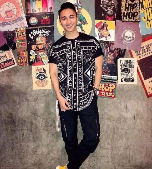 看点∣肌肉网红天菜泼水节大使，筋肉童颜加大胸肌，乱飙荷尔蒙的boy简直太犯规了！ - 51虹马