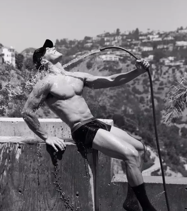 男模被​Kylie Jenner赏识，从十八线变成一线 - 51虹马