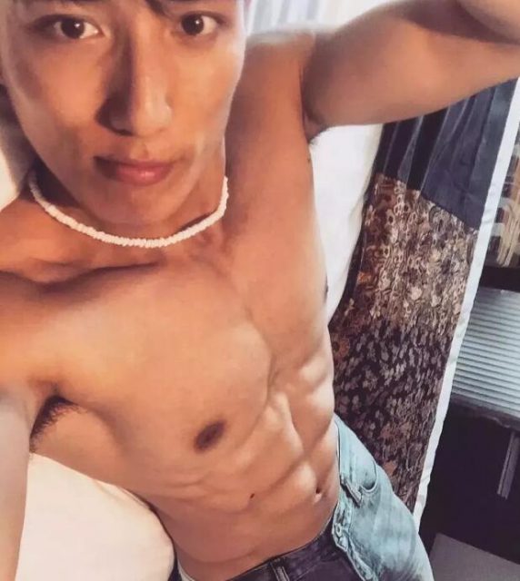 引众金主哄抢的189体育生，确实有点黑 - 51虹马