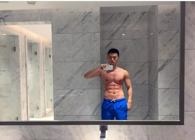 脱掉正装，他六块腹肌的公狗腰身材吓到我了 - 51虹马