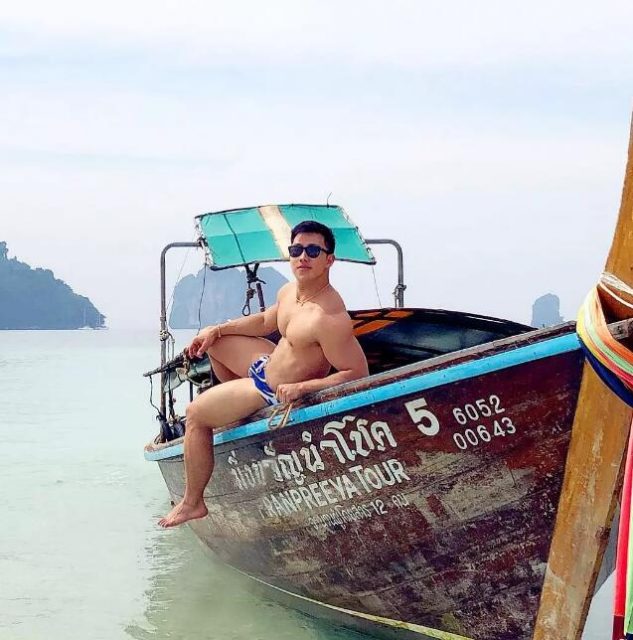 Gay的生活就是练好大胸翘臀，再去各地旅行？ - 51虹马