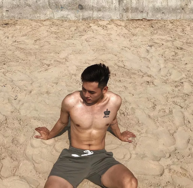 看点∣肌肉好身材就要Sao出来，古铜大胸肌八块腹肌快要窒息了惹！！ - 51虹马