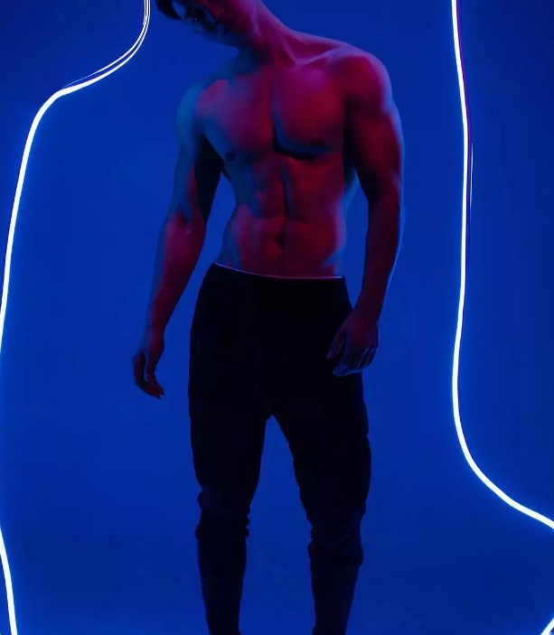 185的8块腹肌公狗腰东北爷们向云龙，了解一下 - 51虹马