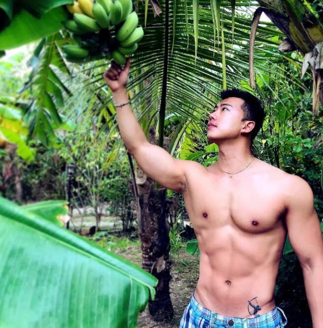 Gay的生活就是练好大胸翘臀，再去各地旅行？ - 51虹马