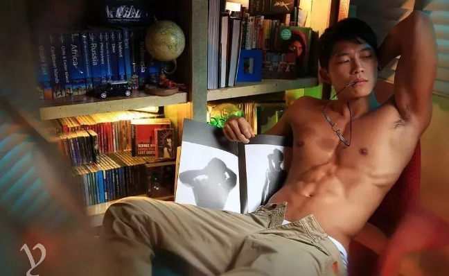 看点∣能飙车能演广告的筋肉体育生，还是身材迷人的鲜肉弟弟！ - 51虹马