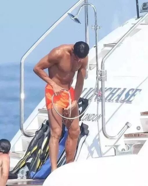 C罗闪耀世界杯！他曾和基友赤身相拥起反应！ - 51虹马