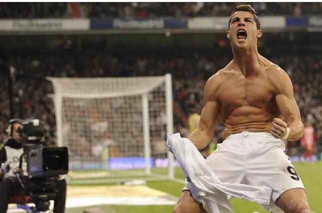 C罗闪耀世界杯!他曾和基友赤身相拥起反应! - 51虹马 C罗闪耀世界杯!他曾和基友赤身相拥起反应! - 51虹马