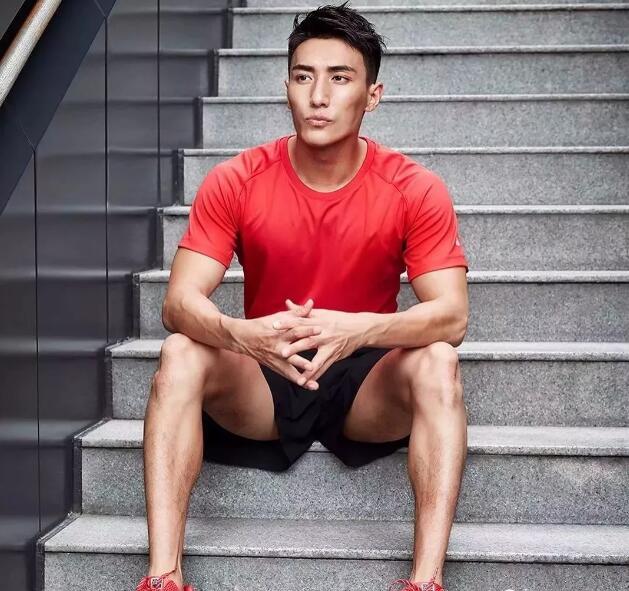 引众金主哄抢的189体育生，确实有点黑 - 51虹马