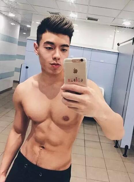 因拒演云翔的同志电影被雪藏的小鲜肉 竟被批晒肉照教坏小朋友 - 51虹马