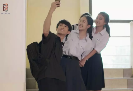 《社交心慌慌》鲜肉帅哥与体育老师在车里被偷拍 - 51虹马