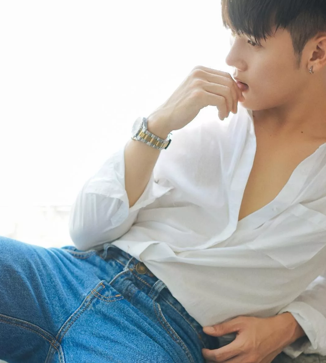 看点∣肌肉好身材就要Sao出来，古铜大胸肌八块腹肌快要窒息了惹！！ - 51虹马