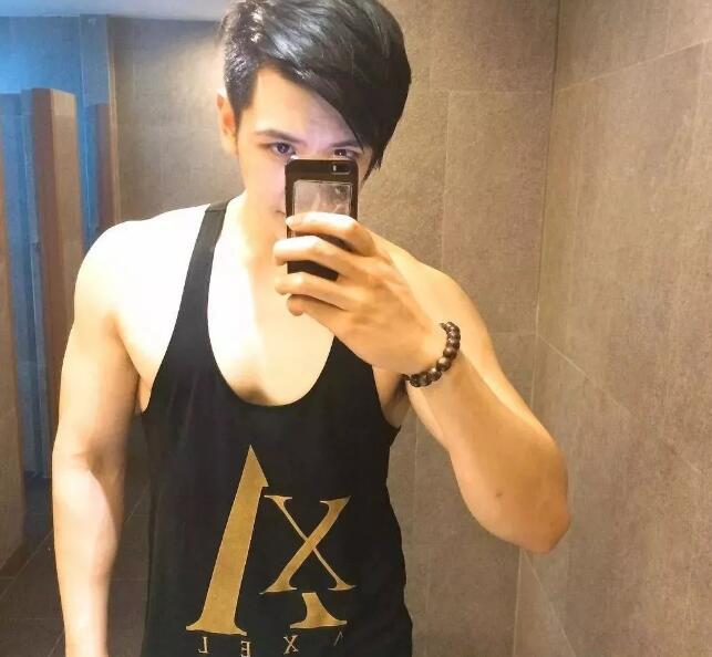 看点∣白嫩男模逆天胸肌还有沟,没有石更汉脸,也能男友力爆棚! - 51虹马 看点∣白嫩男模逆天胸肌还有沟,没有石更汉脸,也能男友力爆棚! - 51虹马