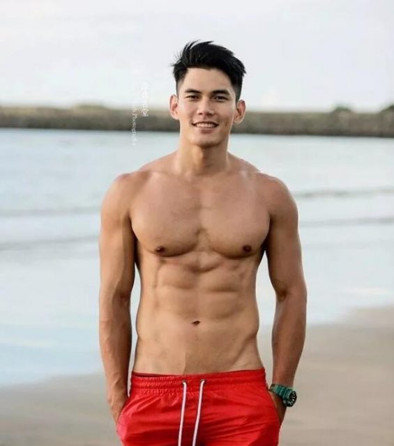 看点∣185.man货健体冠军“沖涼”照被疯传，天菜肌肉小将好“胸”！ - 51虹马