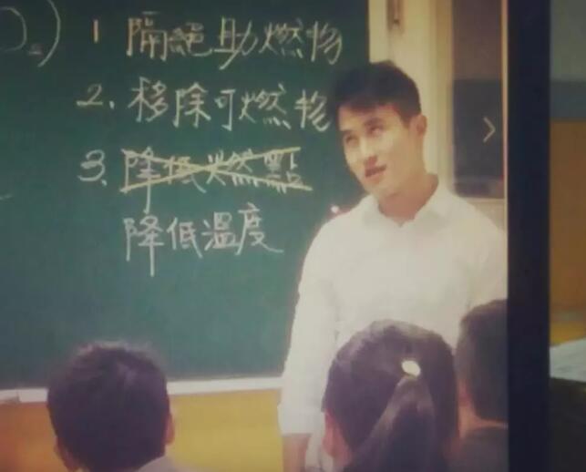 筋肉帅老师？ 别人口中：我的老师 - 51虹马