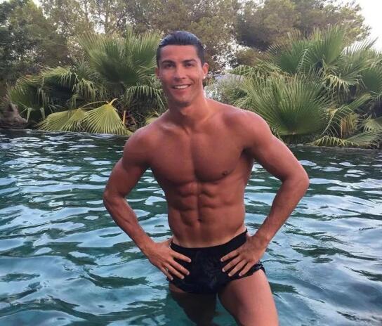 C罗闪耀世界杯！他曾和基友赤身相拥起反应！ - 51虹马