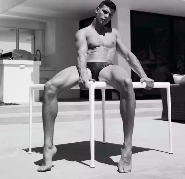 男模被​Kylie Jenner赏识，从十八线变成一线 - 51虹马