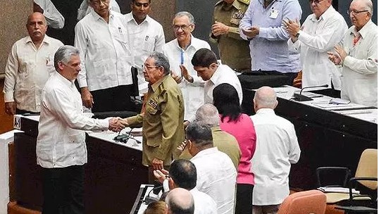 反同人士智商低？古巴将批准同婚？长隆回应同性无法购买情侣票… - 51虹马