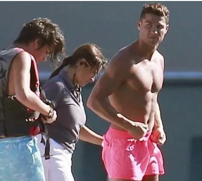 C罗闪耀世界杯！他曾和基友赤身相拥起反应！ - 51虹马