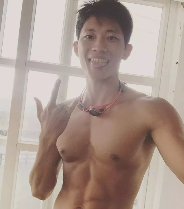 看点∣能飙车能演广告的筋肉体育生，还是身材迷人的鲜肉弟弟！ - 51虹马