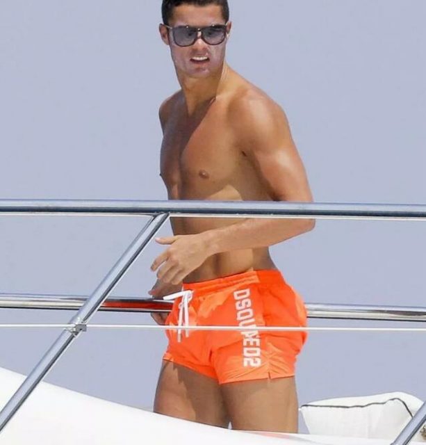 C罗闪耀世界杯！他曾和基友赤身相拥起反应！ - 51虹马