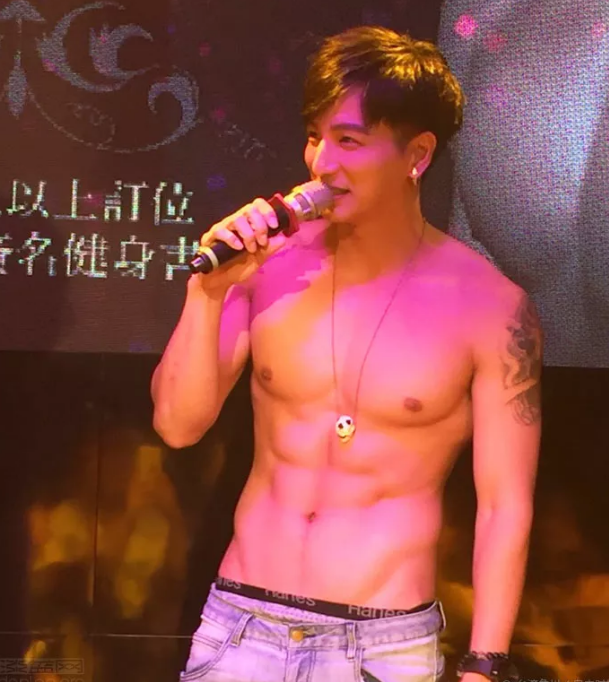 钢铁肌肉直男卖腐上瘾，为搏出位竟然这么拼？ - 51虹马