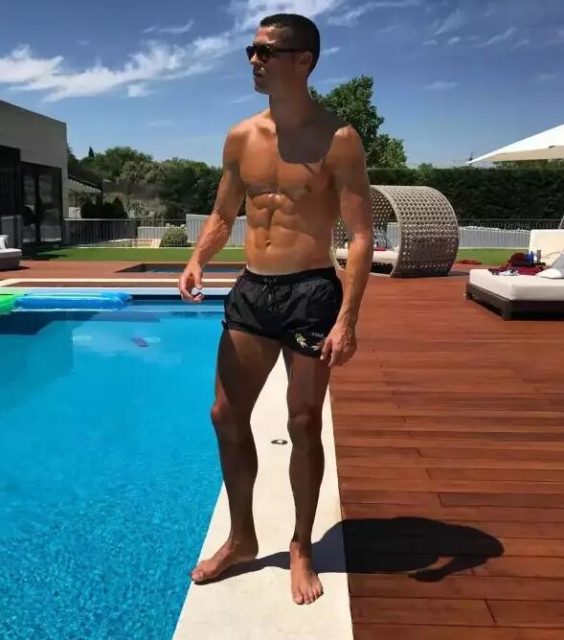 C罗闪耀世界杯!他曾和基友赤身相拥起反应! - 51虹马 C罗闪耀世界杯!他曾和基友赤身相拥起反应! - 51虹马