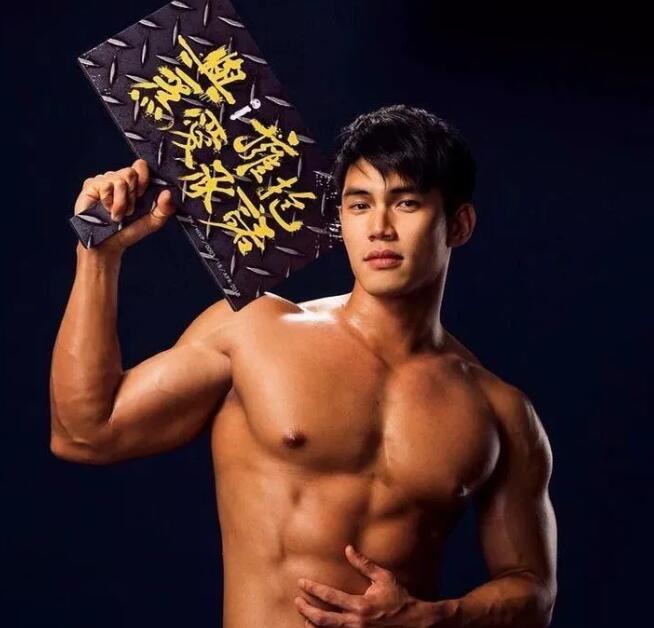 看点∣185.man货健体冠军“沖涼”照被疯传，天菜肌肉小将好“胸”！ - 51虹马