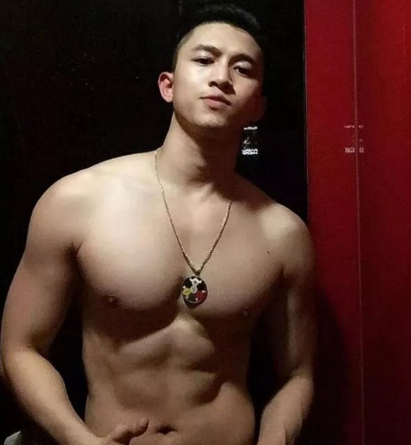 看点∣肌肉网红天菜泼水节大使，筋肉童颜加大胸肌，乱飙荷尔蒙的boy简直太犯规了！ - 51虹马