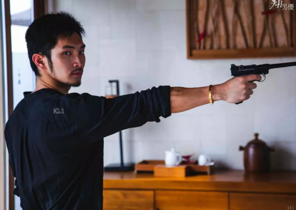 云翔新同志片《三十而立》X工作者贺飞和包晗参演 - 51虹马 云翔新同志片《三十而立》X工作者贺飞和包晗参演 - 51虹马