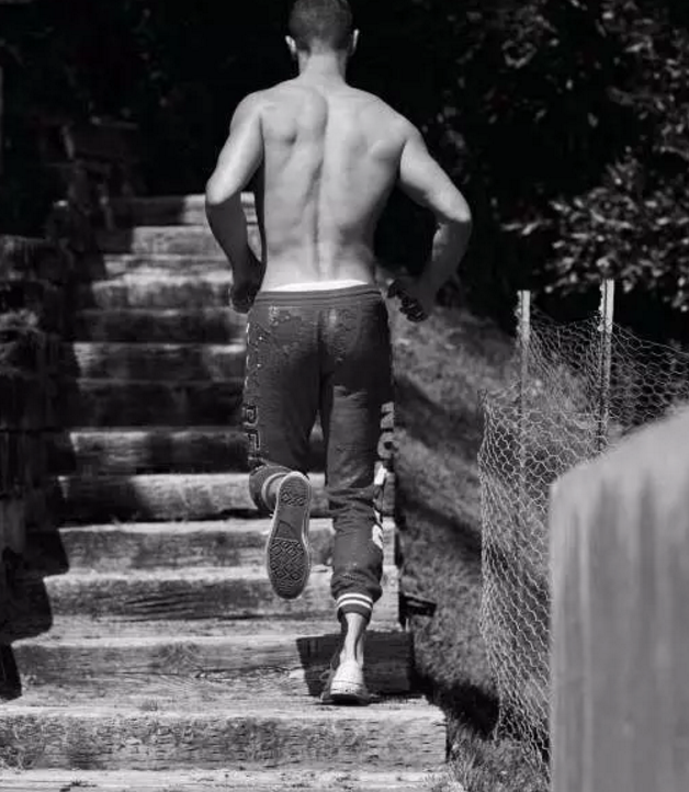 男模被​Kylie Jenner赏识，从十八线变成一线 - 51虹马