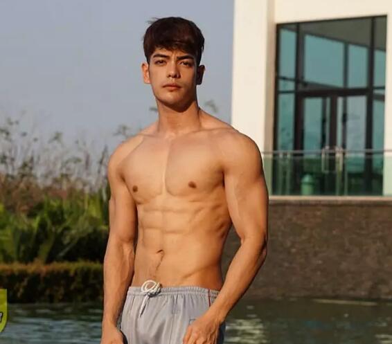 好惨！包很大网红被怼太像悲伤蛙，拍羞耻广告自证清白？ - 51虹马