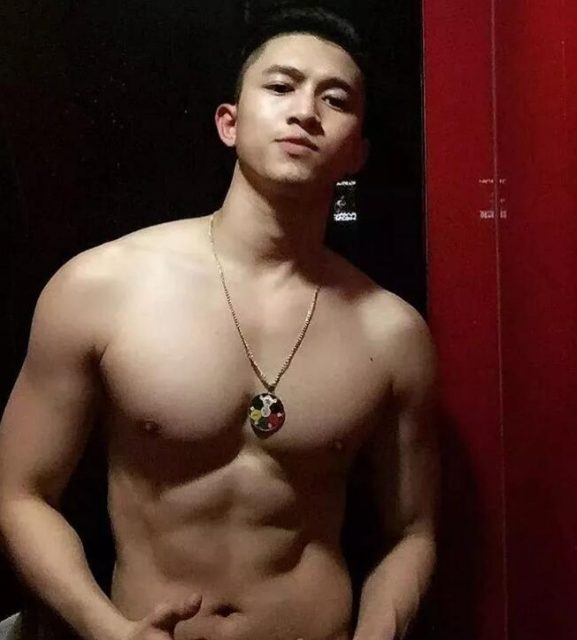 看点∣肌肉网红天菜泼水节大使，筋肉童颜加大胸肌，乱飙荷尔蒙的boy简直太犯规了！ - 51虹马