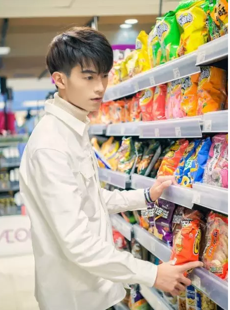 长腿老师撞脸陈晓纪凌尘，还有湿身诱惑超吸睛！ - 51虹马