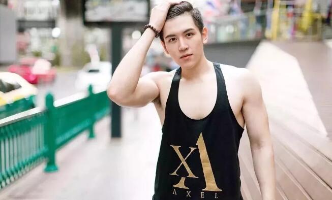 看点∣白嫩男模逆天胸肌还有沟，没有石更汉脸，也能男友力爆棚！ - 51虹马