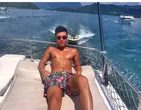 因拒演云翔的同志电影被雪藏的小鲜肉 竟被批晒肉照教坏小朋友 - 51虹马