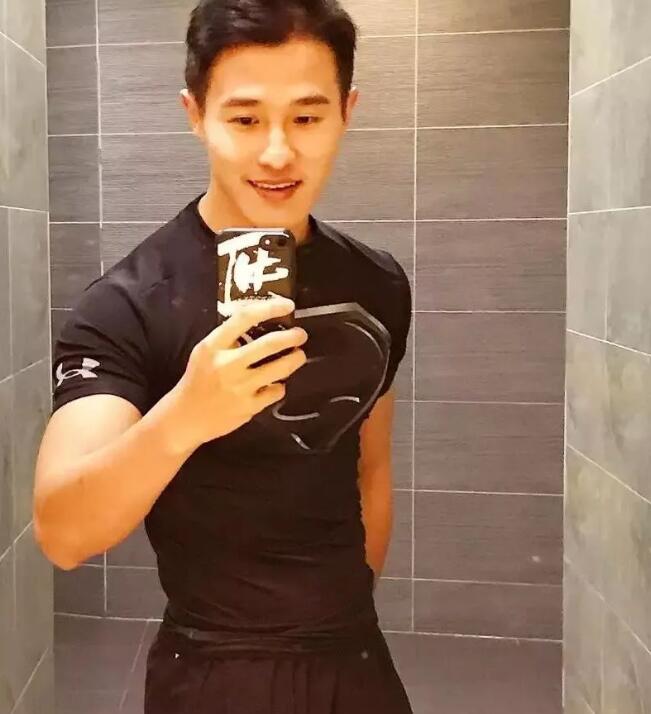 筋肉帅老师？ 别人口中：我的老师 - 51虹马