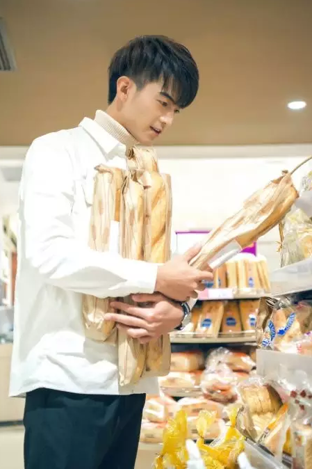 长腿老师撞脸陈晓纪凌尘，还有湿身诱惑超吸睛！ - 51虹马