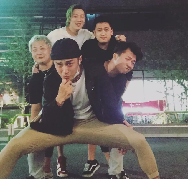 蒋劲夫放飞自我,出柜晒老公? - 51虹马 蒋劲夫放飞自我,出柜晒老公? - 51虹马