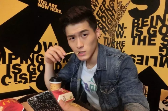 健身房偶遇小狼狗一枚,好看猛攻! - 51虹马 健身房偶遇小狼狗一枚,好看猛攻! - 51虹马