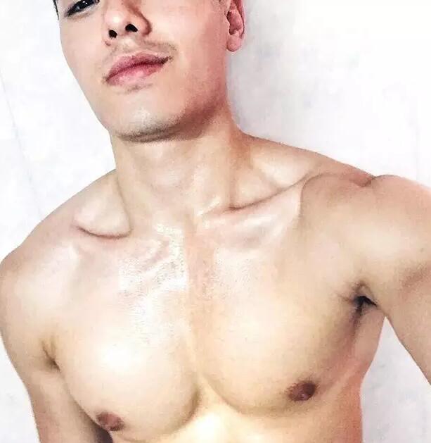 因拒演云翔的同志电影被雪藏的小鲜肉 竟被批晒肉照教坏小朋友 - 51虹马