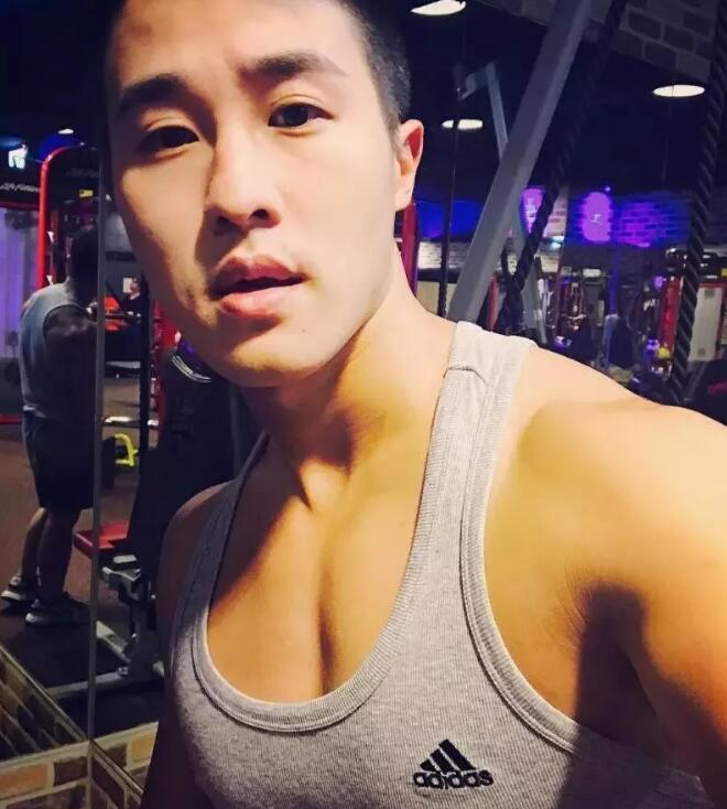 筋肉帅老师？ 别人口中：我的老师 - 51虹马