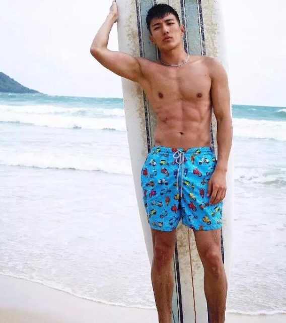 引众金主哄抢的189体育生，确实有点黑 - 51虹马