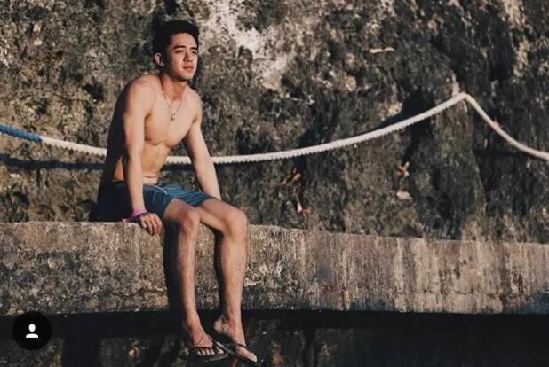 筋肉大胸边走边撩包很大的模特,居然是一脱成名的INS华裔? - 51虹马 筋肉大胸边走边撩包很大的模特,居然是一脱成名的INS华裔? - 51虹马