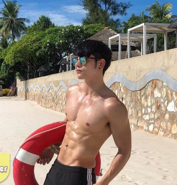 好惨！包很大网红被怼太像悲伤蛙，拍羞耻广告自证清白？ - 51虹马