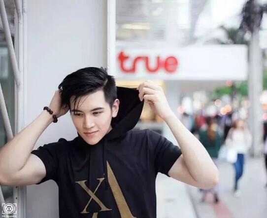 看点∣白嫩男模逆天胸肌还有沟,没有石更汉脸,也能男友力爆棚! - 51虹马 看点∣白嫩男模逆天胸肌还有沟,没有石更汉脸,也能男友力爆棚! - 51虹马