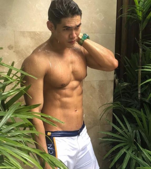 看点∣185.man货健体冠军“沖涼”照被疯传，天菜肌肉小将好“胸”！ - 51虹马