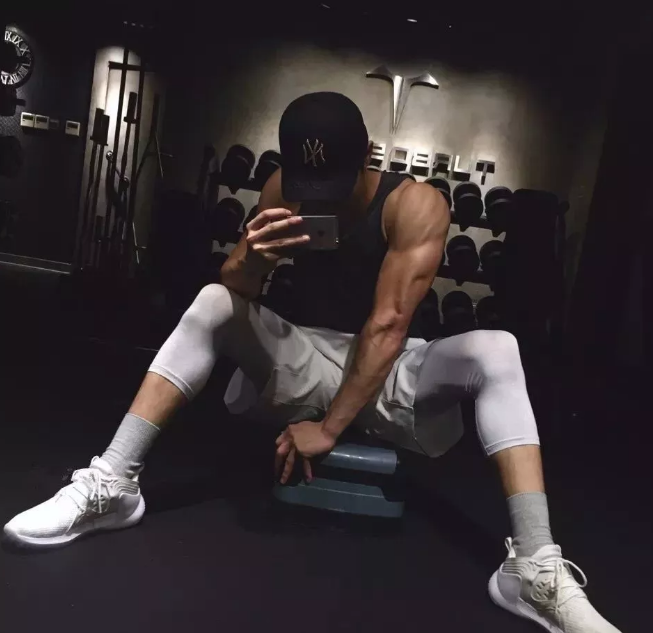 健身房偶遇小狼狗一枚,好看猛攻! - 51虹马 健身房偶遇小狼狗一枚,好看猛攻! - 51虹马