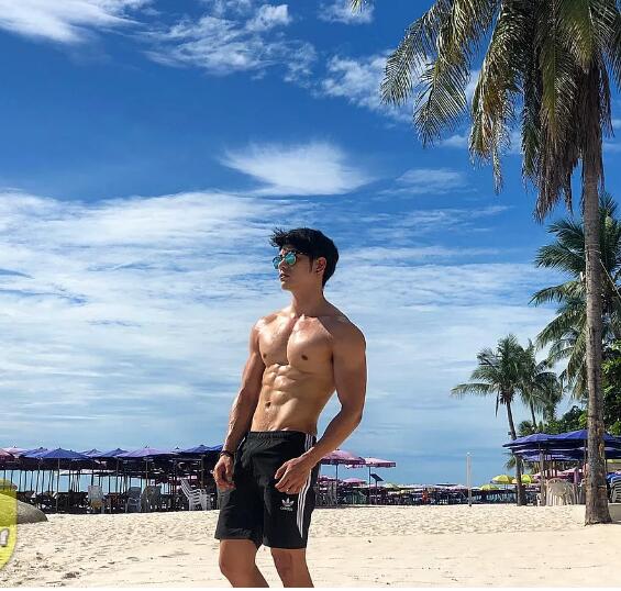 好惨！包很大网红被怼太像悲伤蛙，拍羞耻广告自证清白？ - 51虹马